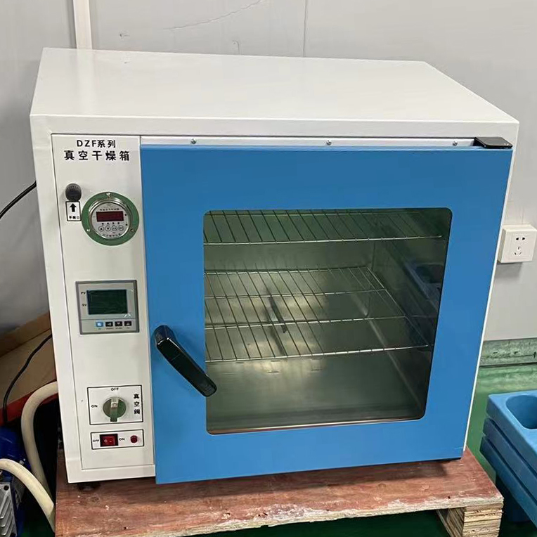 Nuevo equipo: máquina secadora al vacío en la industria de luces de advertencia